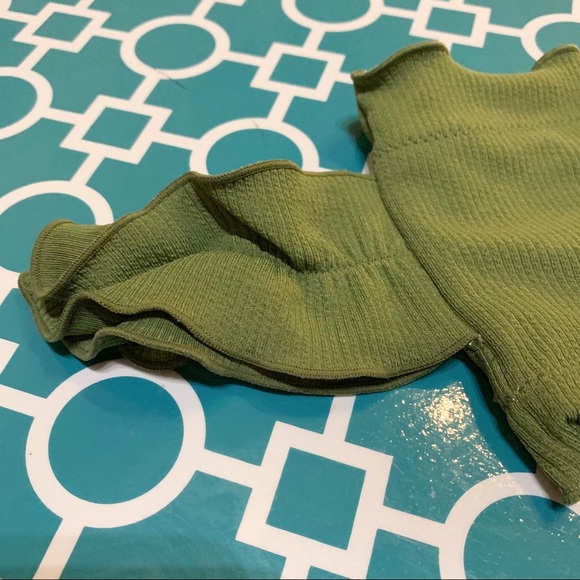 Adorable bikini top🌴 - Picture 2 of 6